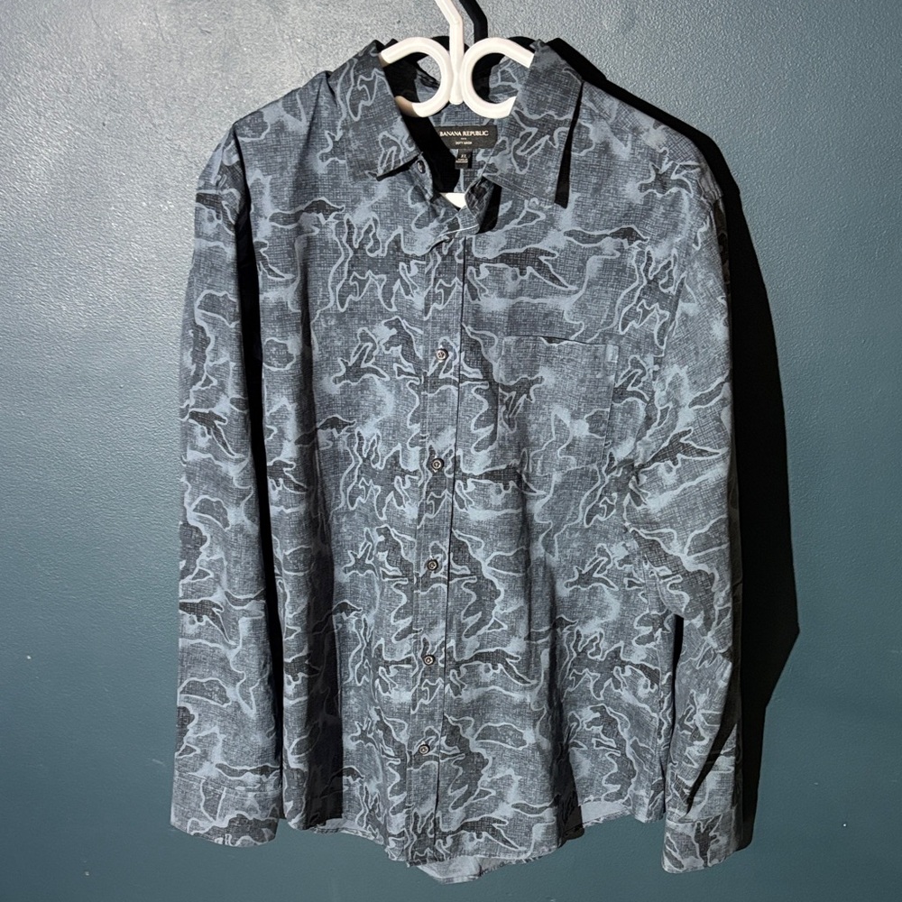 Banana Republic Gray Camouflage Casual Button Down Shirt